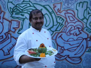 Mohammed Baktiar mit Kürbis