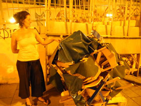 nadia bestaunt die welt